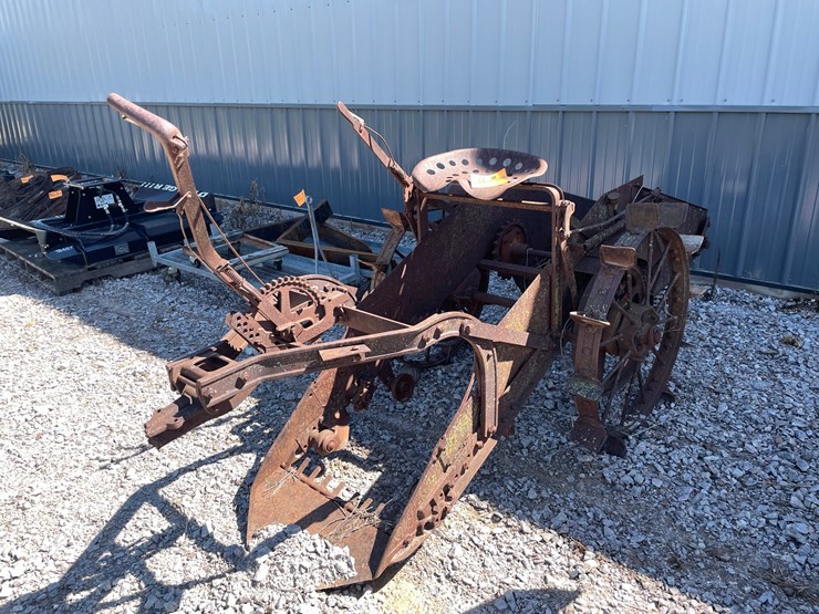 #2467-•-antique-harvester-image-1