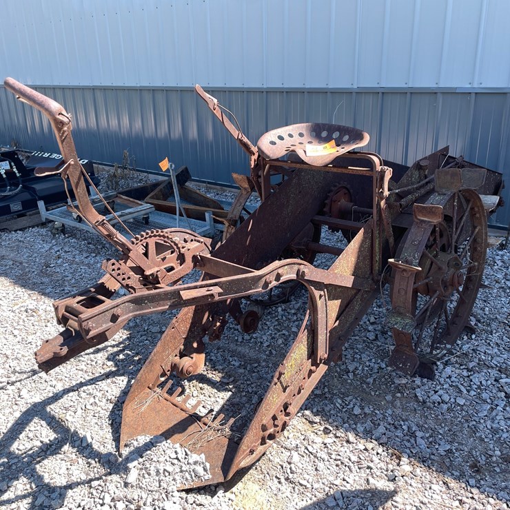 #2467 • Antique Harvester