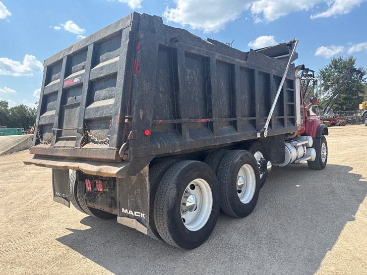 2005-mack-granite-cv713-image-3