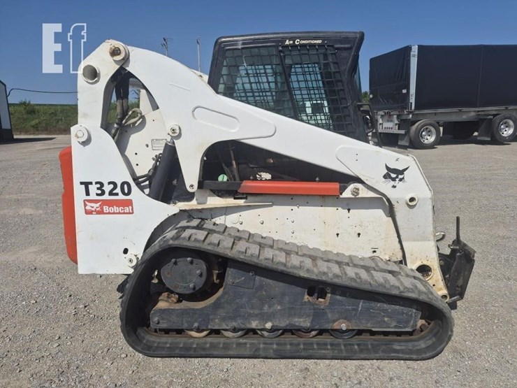 2007-bobcat-t320-image-7