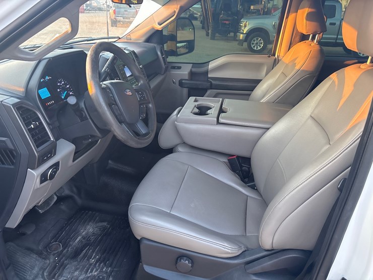 2022-ford-f350-image-8