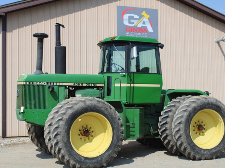 john-deere-8440-image-1