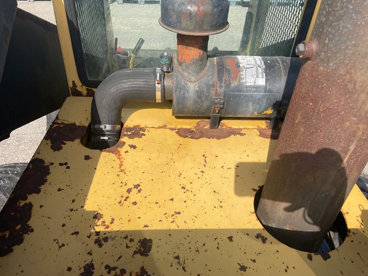 new-holland-l785-image-59