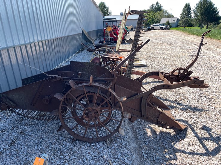 #2467-•-antique-harvester-image-4