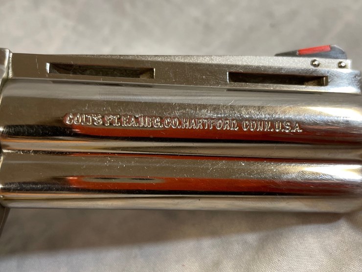 #3085-•-colt-python,-357-mag.-cal.-revolver,-sn:-v16439-image-12