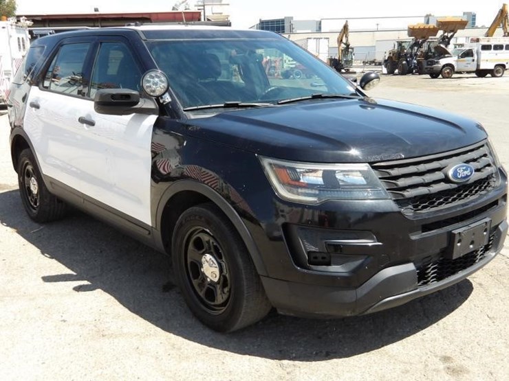 2019-ford-explorer-image-2