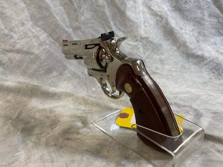 #3085-•-colt-python,-357-mag.-cal.-revolver,-sn:-v16439-image-10