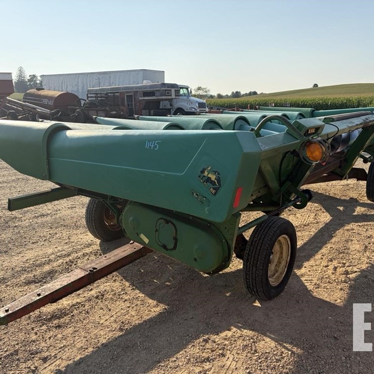 JOHN DEERE 893