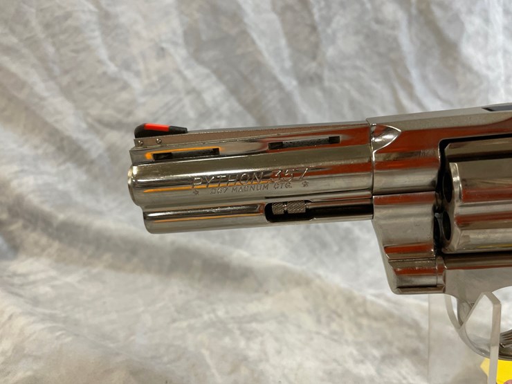 #3085-•-colt-python,-357-mag.-cal.-revolver,-sn:-v16439-image-6