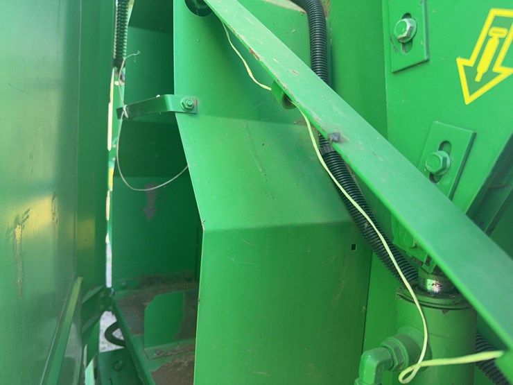 john-deere-566-image-18