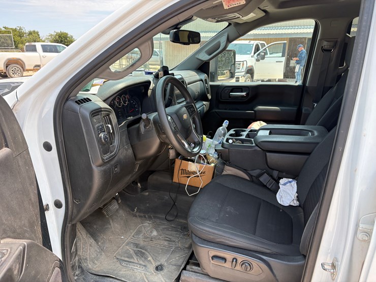2023-chevrolet-silverado-2500hd-image-9