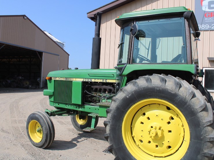 john-deere-4040-image-2