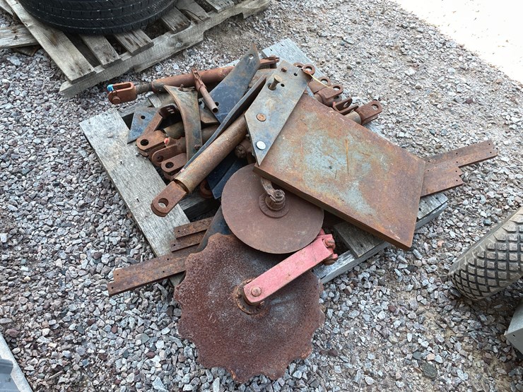 #2481-•-pallet-of-implement-parts-image-4