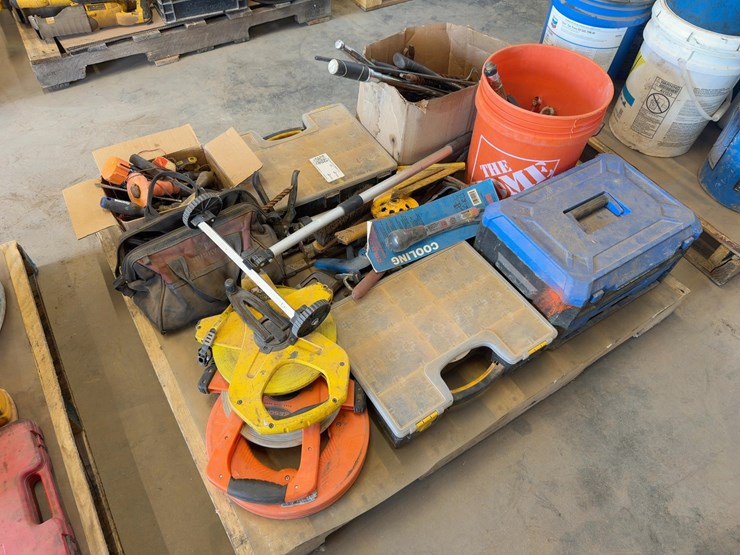 assorted-tools-and-tape-measures-image-4