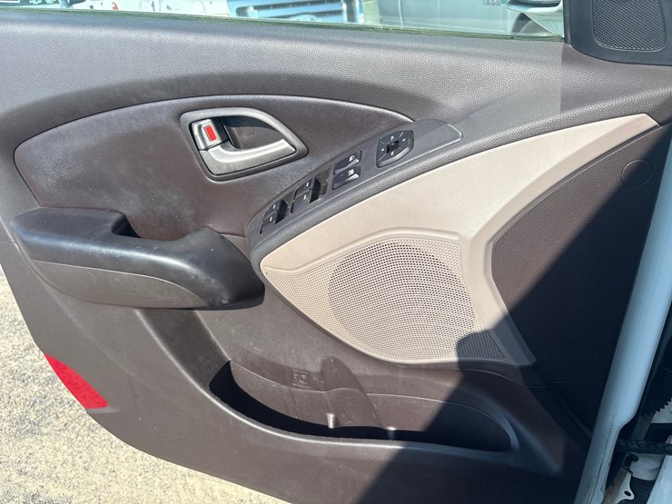 2012-hyundai-tucson-image-12