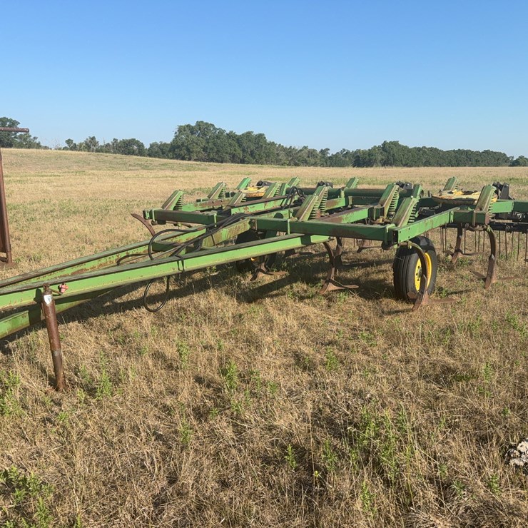 JOHN DEERE 1600
