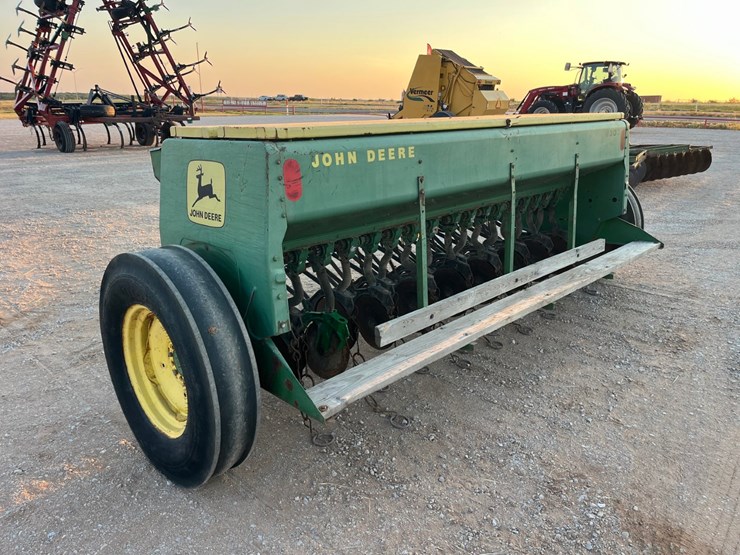 john-deere-8300-image-11