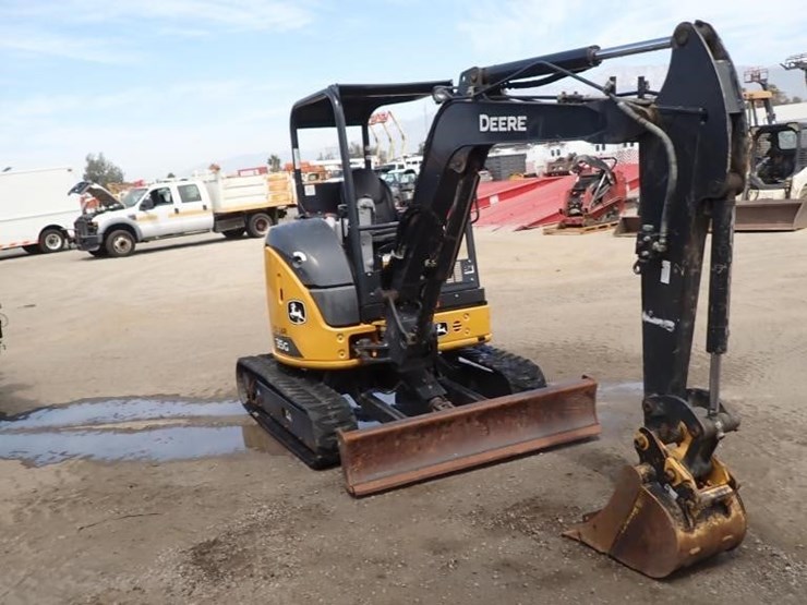 2023-deere-35g-image-2