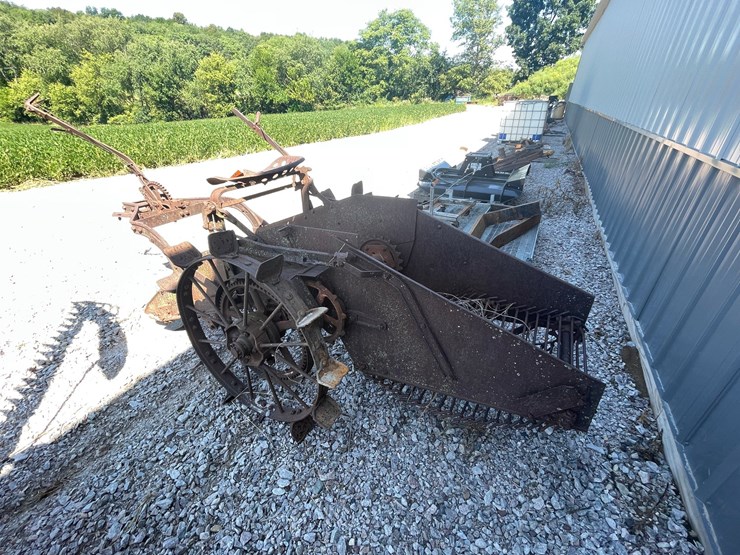 #2467-•-antique-harvester-image-7