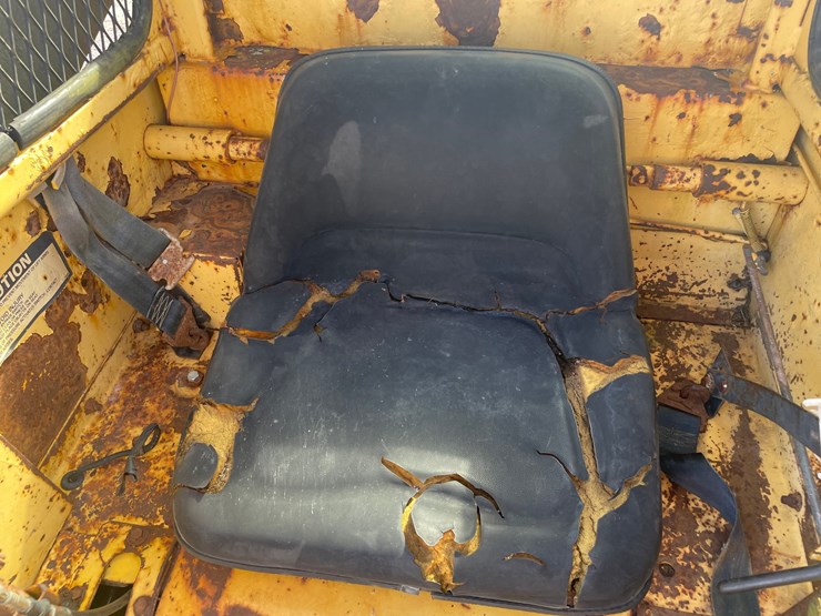 new-holland-l785-image-43