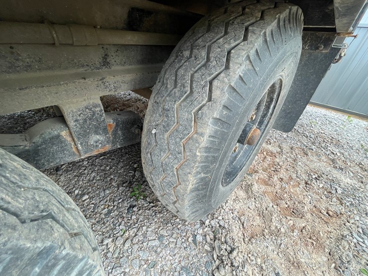 #2087-•-seed-tender-on-tri-axle-trailer-(no-title)-image-25