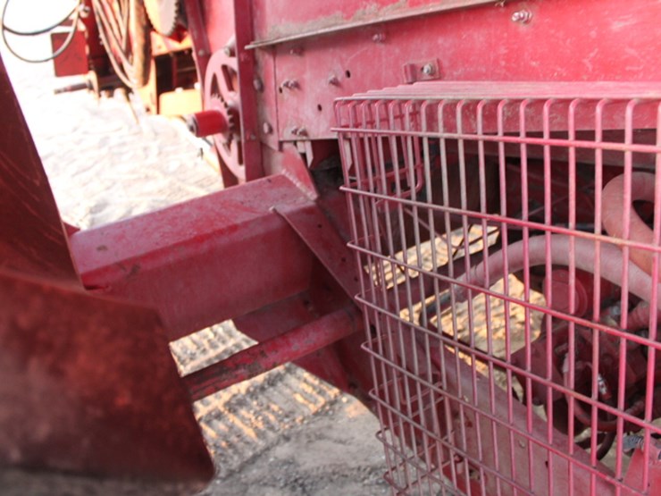 case-ih-1688-image-32