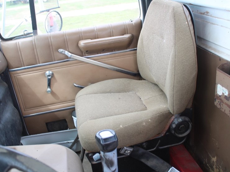 1995-ford-9000-image-15