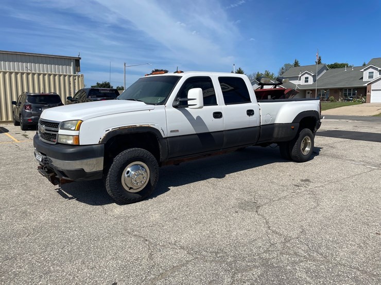 2003-chevrolet-silverado-3500-image-1