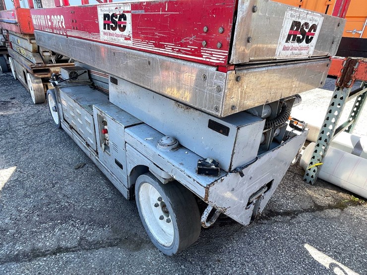 #1625-•-mec-2033-scissor-lift-(o4)-image-4