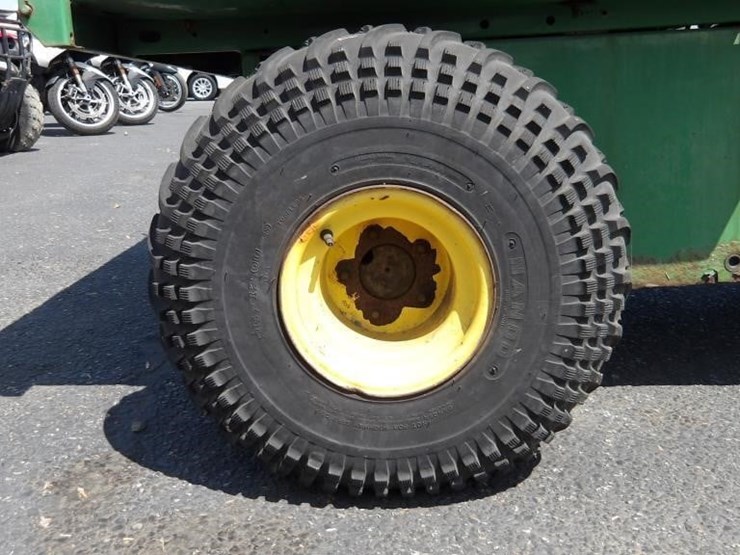 2021-john-deere-gator-image-5