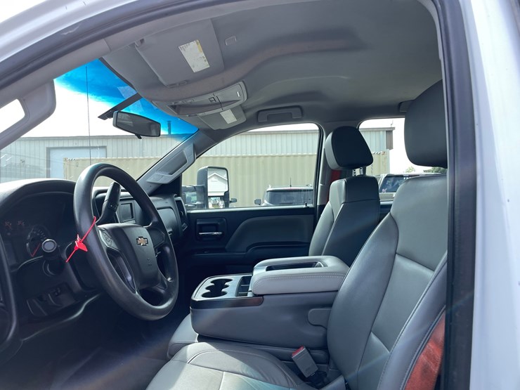 #1602-•-2022-chevrolet-6500hd-crew-cab-with-16'-flatbed-(has-wi-title)-(of)-image-20