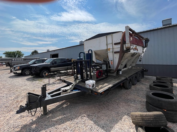 #2087-•-seed-tender-on-tri-axle-trailer-(no-title)-image-1