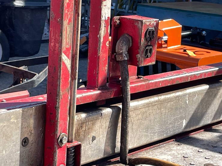 #1625-•-mec-2033-scissor-lift-(o4)-image-11