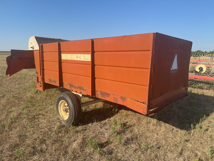gehl-feeder-box-image-3