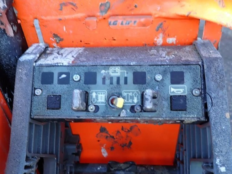 2015-jlg-1230es-image-10