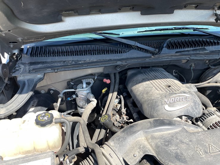 2002-chevrolet-avalanche-1500-image-43