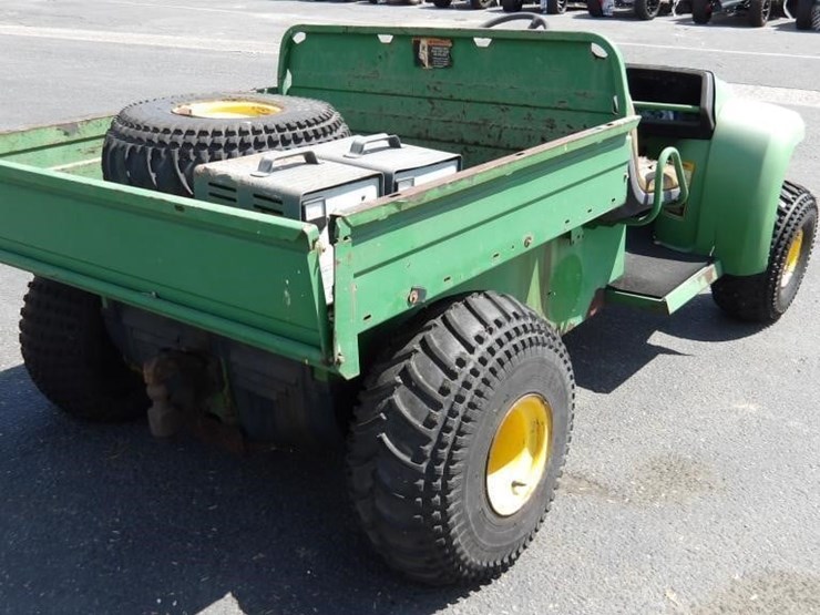 2021-john-deere-gator-image-3
