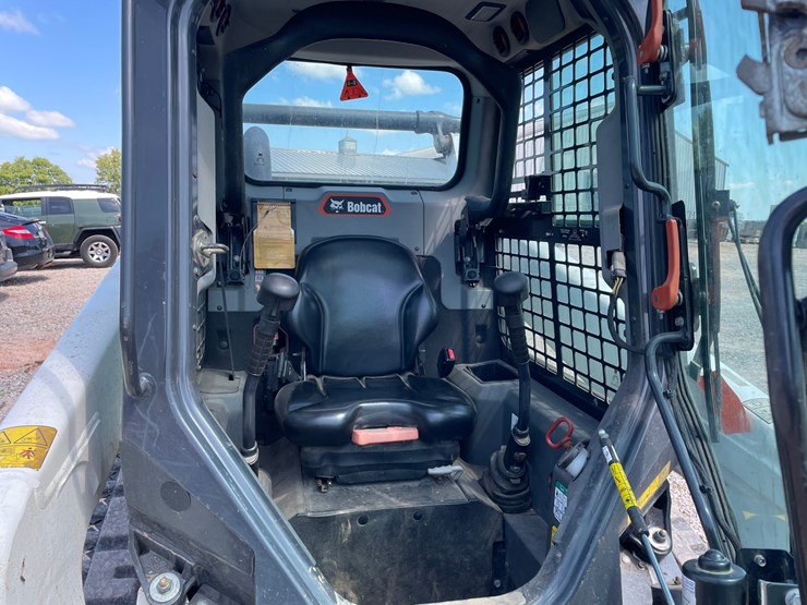 2020-bobcat-t64-image-26