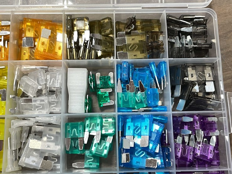 #8589-•-vehicle-fuses-(cw)-image-5