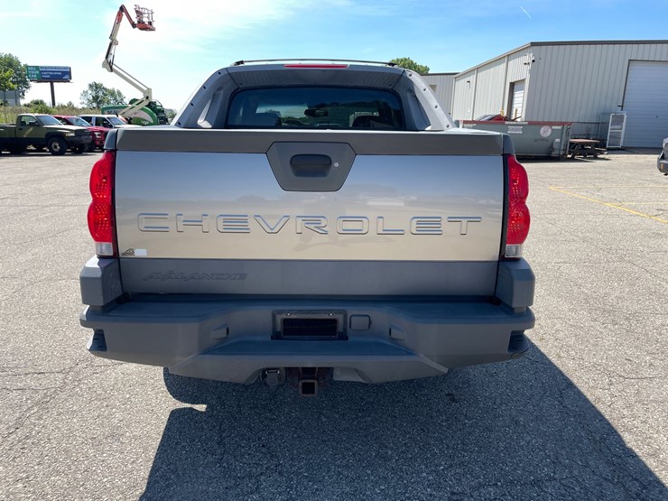 2002-chevrolet-avalanche-1500-image-6
