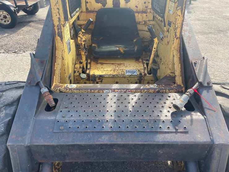 new-holland-l785-image-29