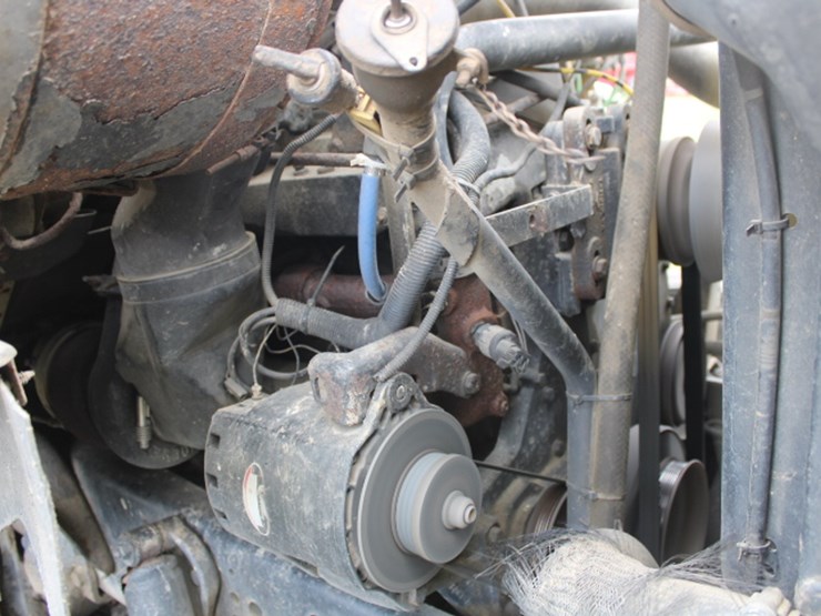 1995-ford-9000-image-32