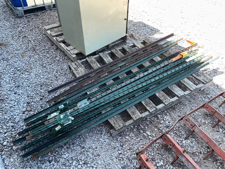 #2477-•-pallet-of-t-posts-image-4