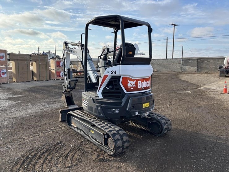 2021-bobcat-e26-image-4