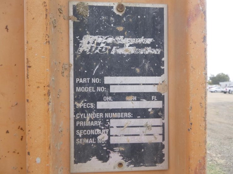 2000-case-586g-image-19