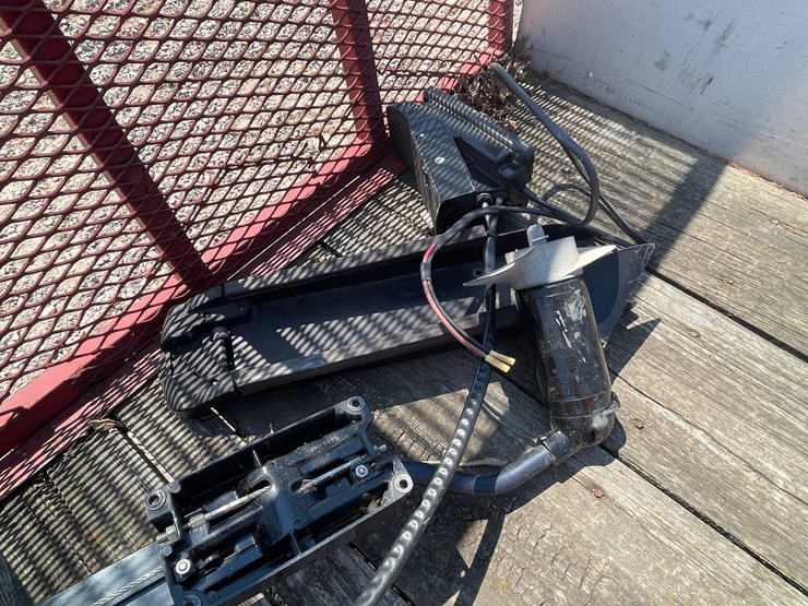 #2499-•-johnson-trolling-motor-and-(2)-boat-fuel-cans-image-6