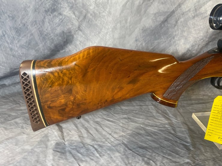 #3038-•-weatherby-mark-v-deluxe,-300-wby-mag-cal.-rifle,-sn:-h63497-image-3