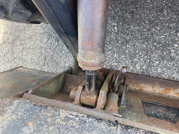 new-holland-l785-image-27
