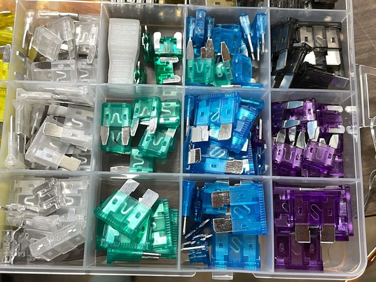 #8589-•-vehicle-fuses-(cw)-image-6