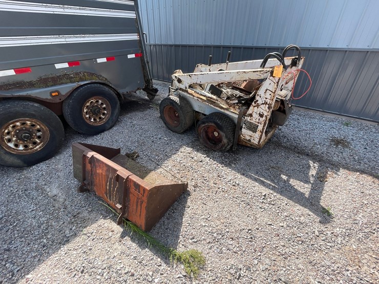 #2084-•-clark-m371-skid-loader-shell-image-1
